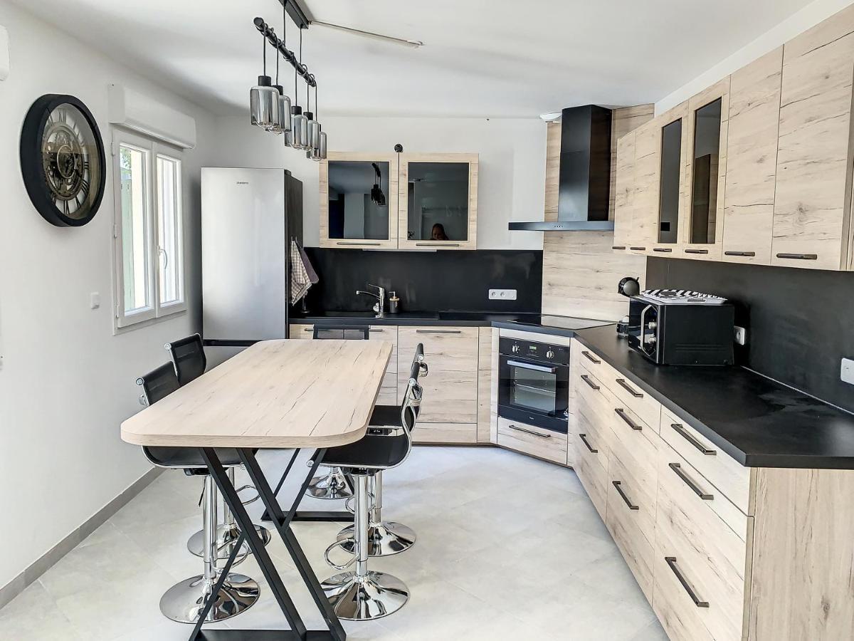 Tranquille: Charming 6-bedroom Retreat Near Parc Astérix Apartment