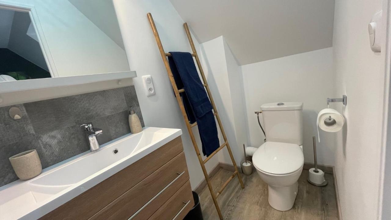 Tranquille: Charming 6-bedroom Retreat Near Parc Astérix Apartment *