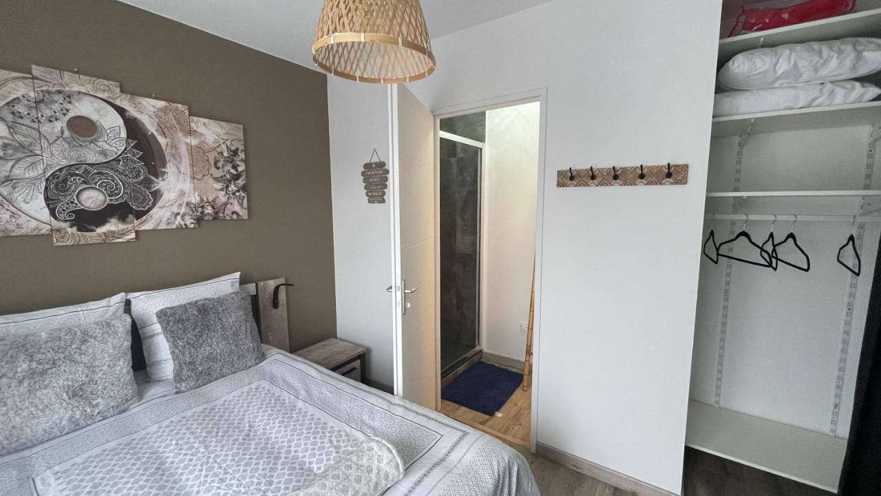 Tranquille: Charming 6-bedroom Retreat Near Parc Astérix Apartment *