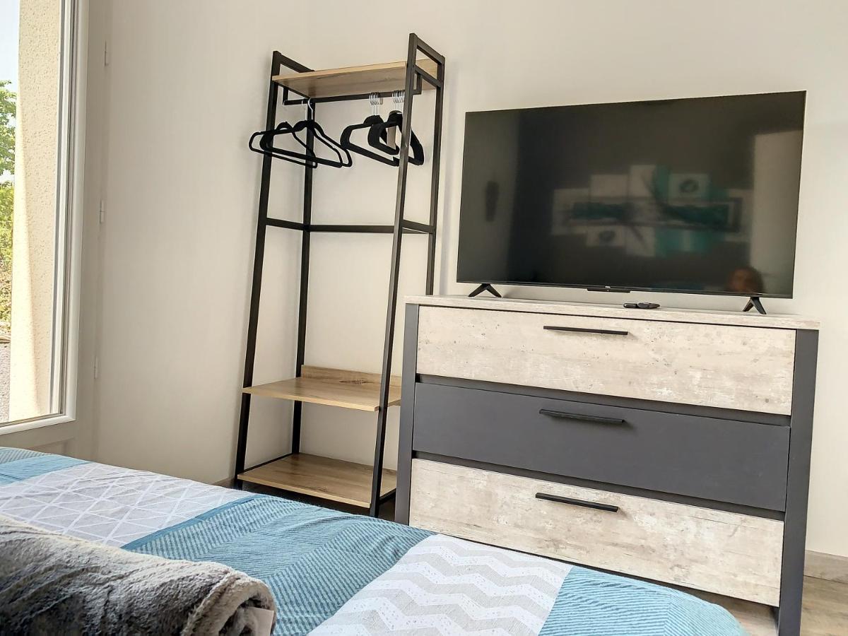 Tranquille: Charming 6-bedroom Retreat Near Parc Astérix *