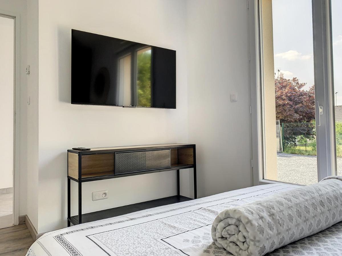 Tranquille: Charming 6-bedroom Retreat Near Parc Astérix *