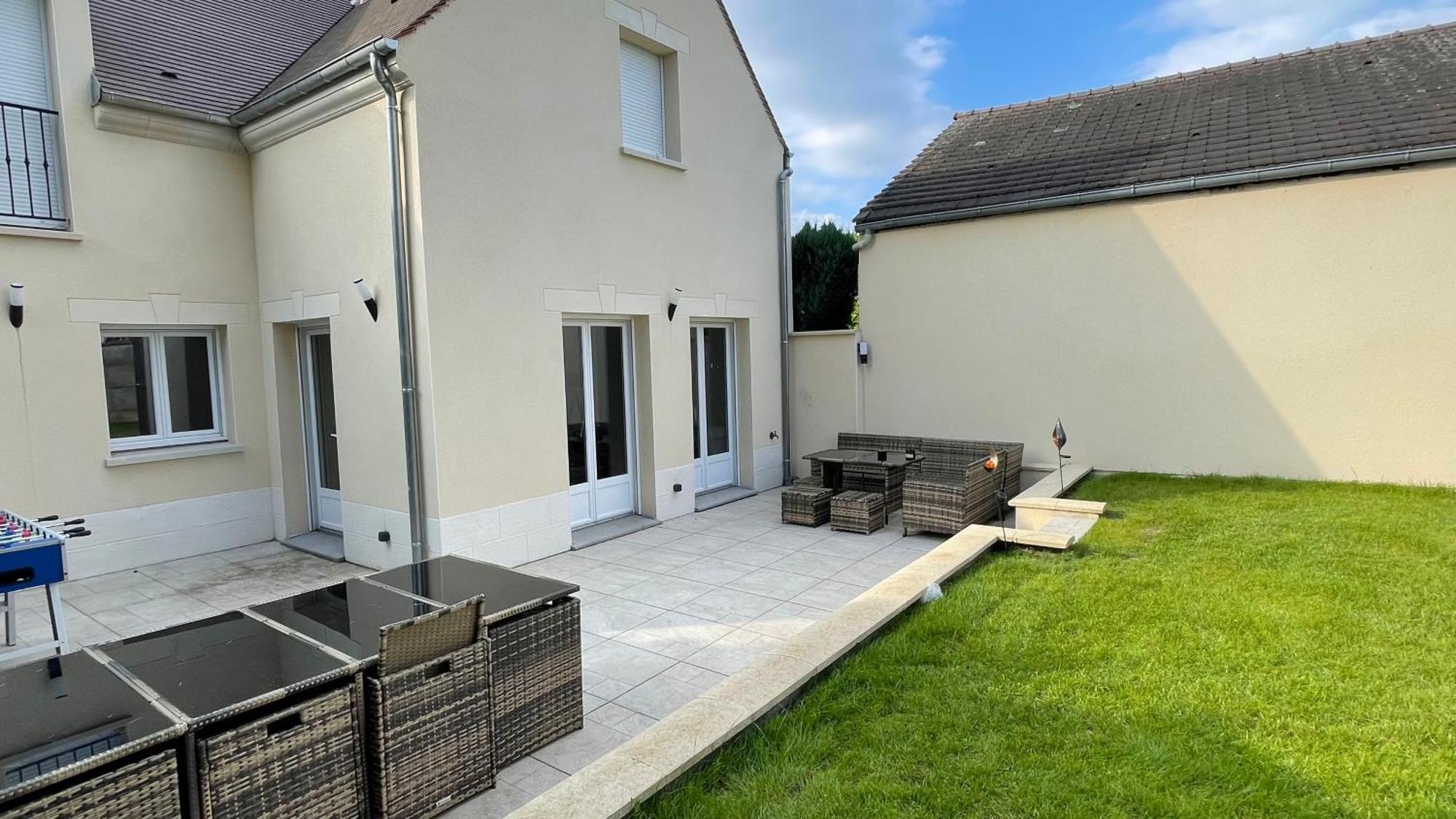 Apartment Tranquille: Charming 6-bedroom Retreat Near Parc Astérix