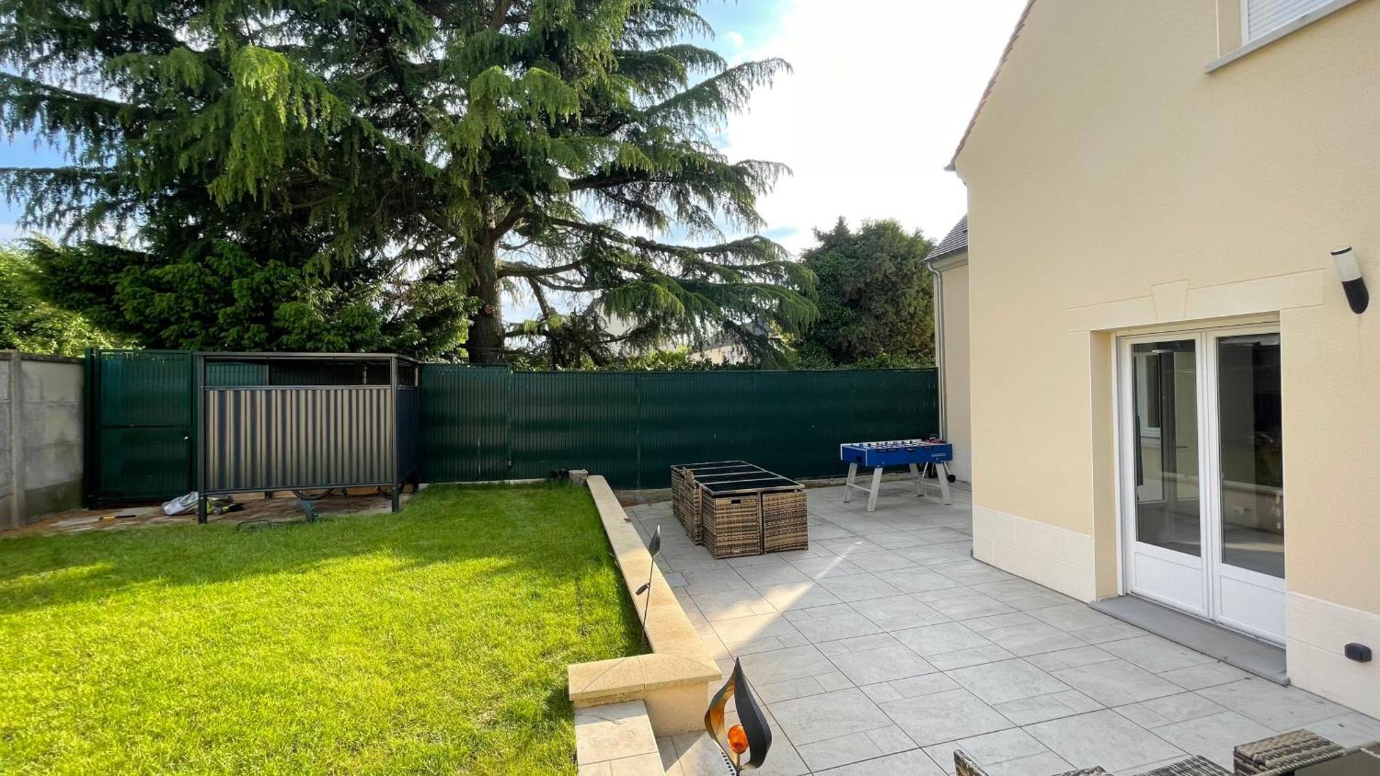 Tranquille: Charming 6-bedroom Retreat Near Parc Astérix Compiegne