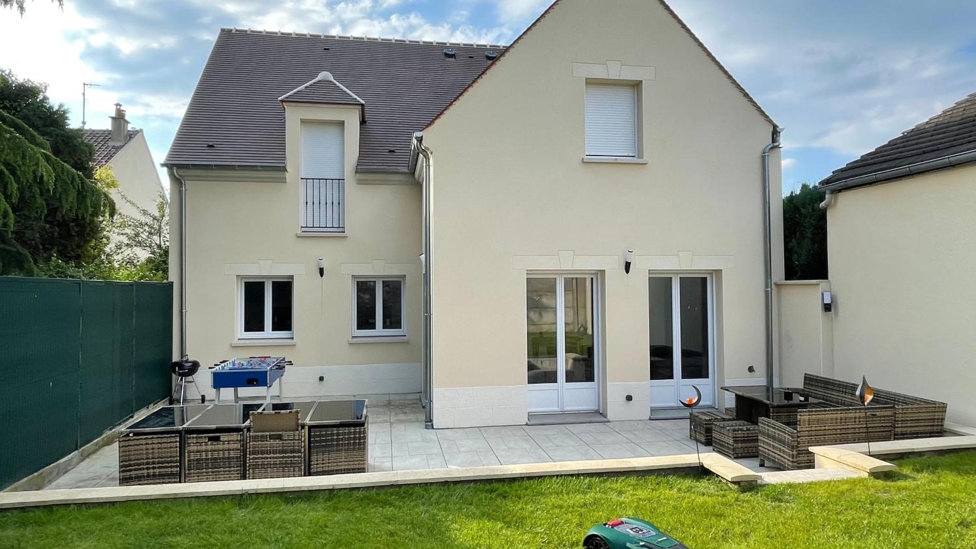 Tranquille: Charming 6-bedroom Retreat Near Parc Astérix Apartment *