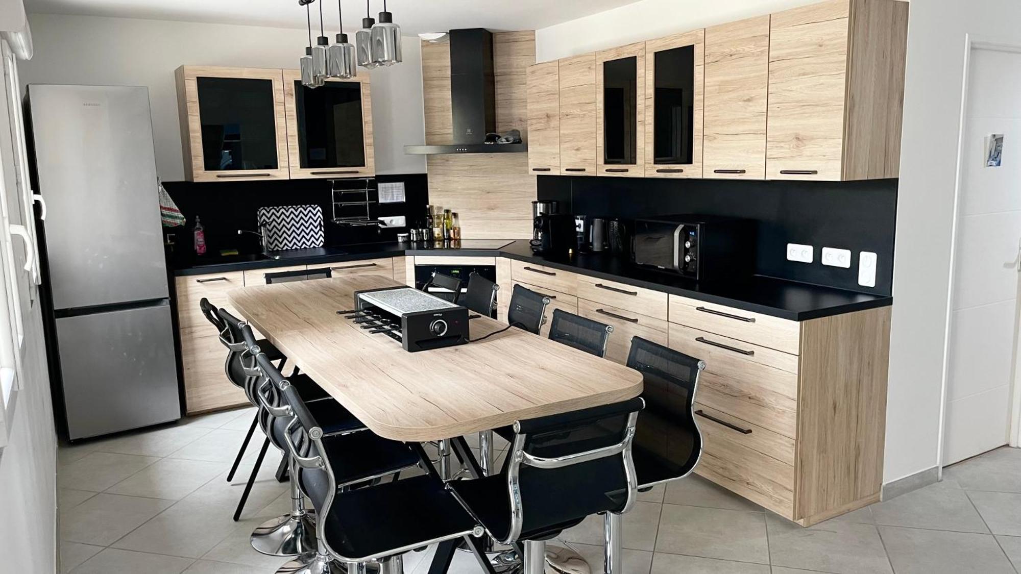 Tranquille: Charming 6-bedroom Retreat Near Parc Astérix Apartment Compiegne